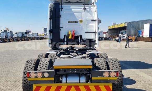 Nunua Ilio tumika Volvo F4 Nyeupe Lori ndani ya Lusaka nchini Zambia Nunua Ilio tumika Volvo F4 Nyeupe Lori ndani ya Lusaka nchini Zambia