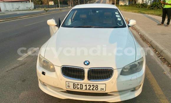 Nunua Ilio tumika BMW E3 Nyeupe Gari ndani ya Lusaka nchini Zambia Nunua Ilio tumika BMW E3 Nyeupe Gari ndani ya Lusaka nchini Zambia
