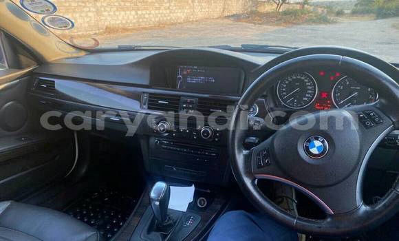 Nunua Ilio tumika BMW E3 Nyeupe Gari ndani ya Lusaka nchini Zambia Nunua Ilio tumika BMW E3 Nyeupe Gari ndani ya Lusaka nchini Zambia