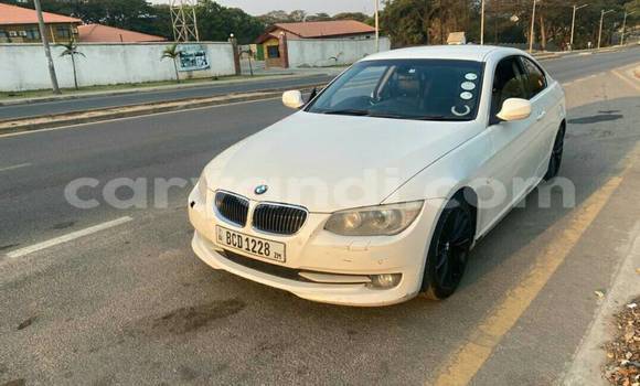 Nunua Ilio tumika BMW E3 Nyeupe Gari ndani ya Lusaka nchini Zambia Nunua Ilio tumika BMW E3 Nyeupe Gari ndani ya Lusaka nchini Zambia