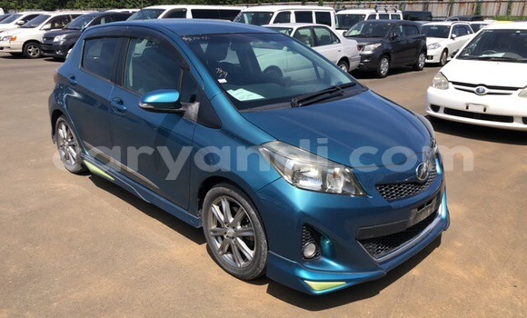 Acheter Occasion Voiture Toyota Vitz Bleu à Lusaka, Zambie