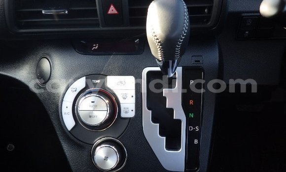 Buy Used Toyota Sienta Red Car in Kitwe in Zambia Buy Used Toyota Sienta Red Car in Kitwe in Zambia