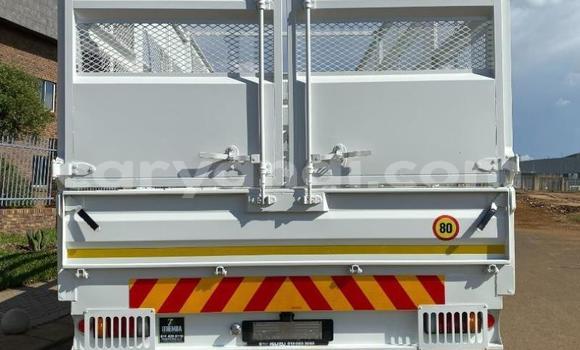 Nunua Ilio tumika Isuzu FTR 850 Nyeupe Lori ndani ya Lusaka nchini Zambia Nunua Ilio tumika Isuzu FTR 850 Nyeupe Lori ndani ya Lusaka nchini Zambia