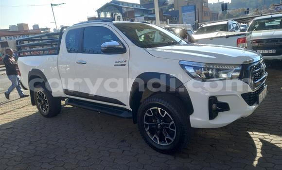 Tenga Tsaru Toyota Hilux Chena Mota in Chilanga in Lusaka