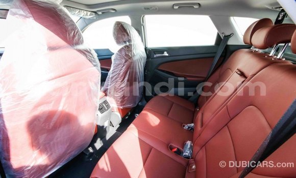 Acheter Import Voiture Hyundai Tucson Blanc à Import - Dubai, Zambie Acheter Import Voiture Hyundai Tucson Blanc à Import - Dubai, Zambie