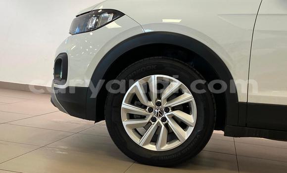 Acheter Occasion Voiture Volkswagen T-Roc Blanc à Lusaka, Zambie Acheter Occasion Voiture Volkswagen T-Roc Blanc à Lusaka, Zambie