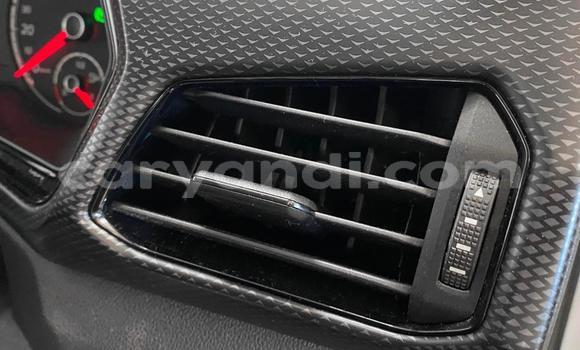 Acheter Occasion Voiture Volkswagen T-Roc Blanc à Lusaka, Zambie Acheter Occasion Voiture Volkswagen T-Roc Blanc à Lusaka, Zambie