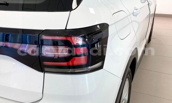 Acheter Occasion Voiture Volkswagen T-Roc Blanc à Lusaka, Zambie Acheter Occasion Voiture Volkswagen T-Roc Blanc à Lusaka, Zambie