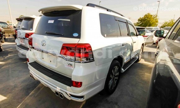 Tenga Imported Toyota Land Cruiser Chena Mota in Import - Dubai in Zambia Tenga Imported Toyota Land Cruiser Chena Mota in Import - Dubai in Zambia