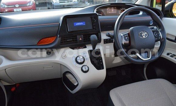 Nunua Ilio tumika Toyota Sienta Kijani Gari ndani ya Livingstone nchini Zambia Nunua Ilio tumika Toyota Sienta Kijani Gari ndani ya Livingstone nchini Zambia