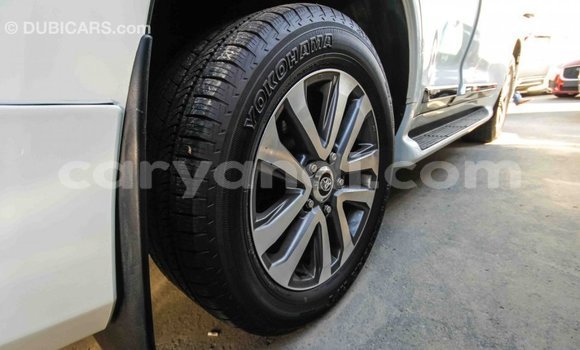 Tenga Imported Toyota Land Cruiser Chena Mota in Import - Dubai in Zambia Tenga Imported Toyota Land Cruiser Chena Mota in Import - Dubai in Zambia