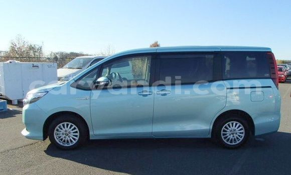 Acheter Occasion Voiture Toyota Noah Bleu à Livingstone, Zambie Acheter Occasion Voiture Toyota Noah Bleu à Livingstone, Zambie