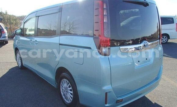 Acheter Occasion Voiture Toyota Noah Bleu à Livingstone, Zambie Acheter Occasion Voiture Toyota Noah Bleu à Livingstone, Zambie