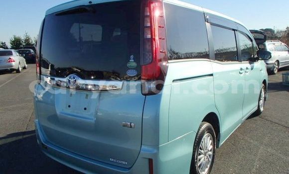 Acheter Occasion Voiture Toyota Noah Bleu à Livingstone, Zambie Acheter Occasion Voiture Toyota Noah Bleu à Livingstone, Zambie