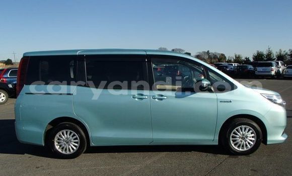 Acheter Occasion Voiture Toyota Noah Bleu à Livingstone, Zambie Acheter Occasion Voiture Toyota Noah Bleu à Livingstone, Zambie