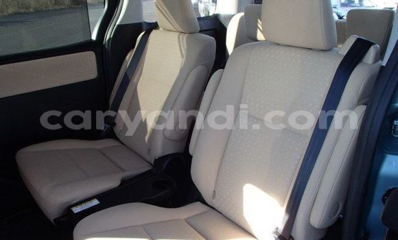 Acheter Occasion Voiture Toyota Noah Bleu à Livingstone, Zambie Acheter Occasion Voiture Toyota Noah Bleu à Livingstone, Zambie