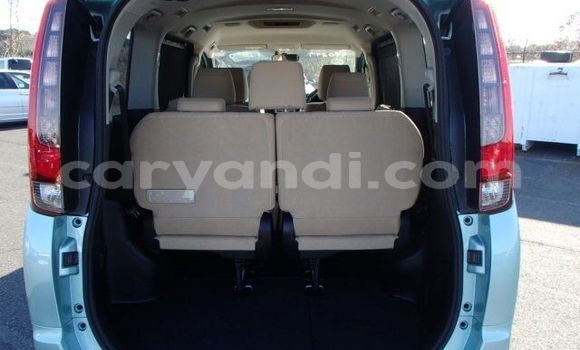 Acheter Occasion Voiture Toyota Noah Bleu à Livingstone, Zambie Acheter Occasion Voiture Toyota Noah Bleu à Livingstone, Zambie