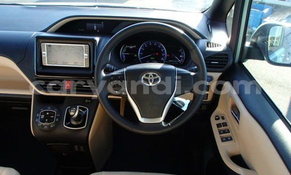 Acheter Occasion Voiture Toyota Noah Bleu à Livingstone, Zambie Acheter Occasion Voiture Toyota Noah Bleu à Livingstone, Zambie