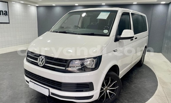 Buy Used Volkswagen Caravelle White Car in Lusaka in Zambia