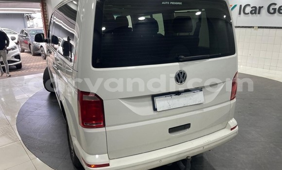 Buy Used Volkswagen Caravelle White Car in Lusaka in Zambia Buy Used Volkswagen Caravelle White Car in Lusaka in Zambia