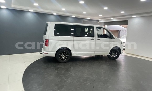 Buy Used Volkswagen Caravelle White Car in Lusaka in Zambia Buy Used Volkswagen Caravelle White Car in Lusaka in Zambia