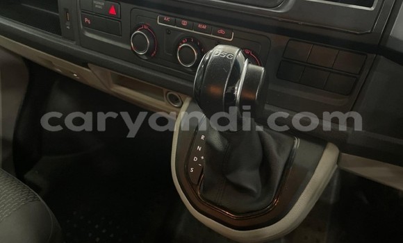 Buy Used Volkswagen Caravelle White Car in Lusaka in Zambia Buy Used Volkswagen Caravelle White Car in Lusaka in Zambia