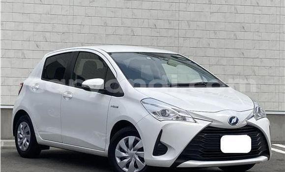 Acheter Occasion Voiture Toyota Vitz Blanc à Lusaka, Zambie