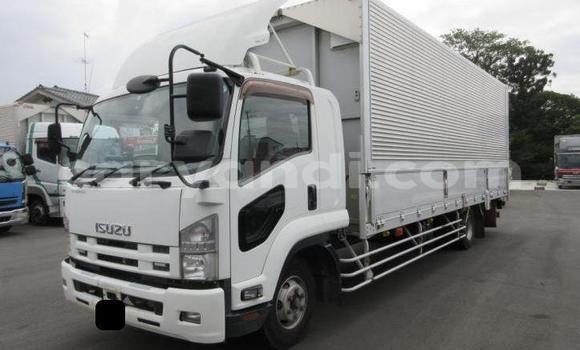 Acheter Occasion Utilitaire Isuzu FTR 850 Blanc à Lusaka, Zambie Acheter Occasion Utilitaire Isuzu FTR 850 Blanc à Lusaka, Zambie