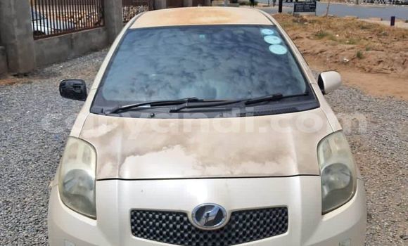 Acheter Occasion Voiture Toyota Vitz Blanc à Chingola, Zambie Acheter Occasion Voiture Toyota Vitz Blanc à Chingola, Zambie