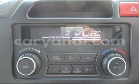 Nunua Ilio tumika Toyota Coaster Fedha Gari ndani ya Kitwe nchini Zambia Nunua Ilio tumika Toyota Coaster Fedha Gari ndani ya Kitwe nchini Zambia