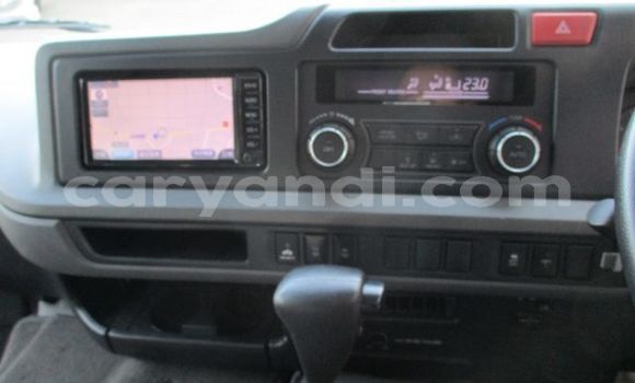 Nunua Ilio tumika Toyota Coaster Fedha Gari ndani ya Kitwe nchini Zambia Nunua Ilio tumika Toyota Coaster Fedha Gari ndani ya Kitwe nchini Zambia