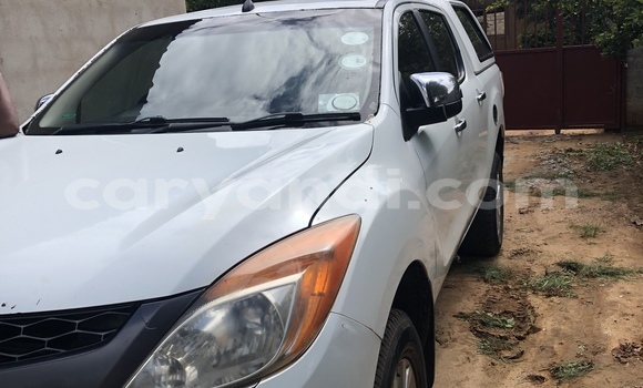 Acheter Occasion Voiture Mazda BT-50 Blanc à Lusaka, Zambie