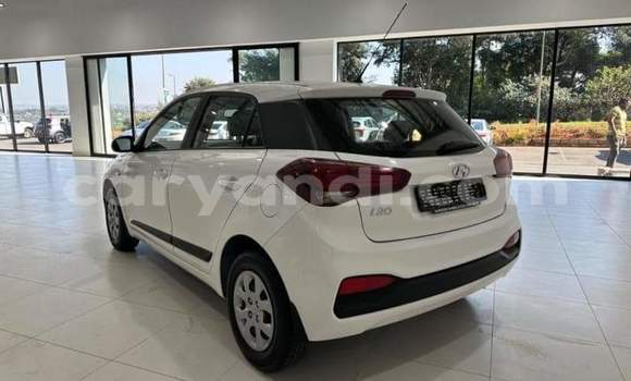 Nunua Ilio tumika Hyundai i20 Nyeupe Gari ndani ya Lusaka nchini Zambia Nunua Ilio tumika Hyundai i20 Nyeupe Gari ndani ya Lusaka nchini Zambia