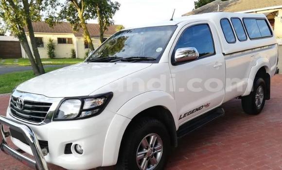 Acheter Occasion Voiture Toyota Hilux Blanc à Lusaka, Zambie