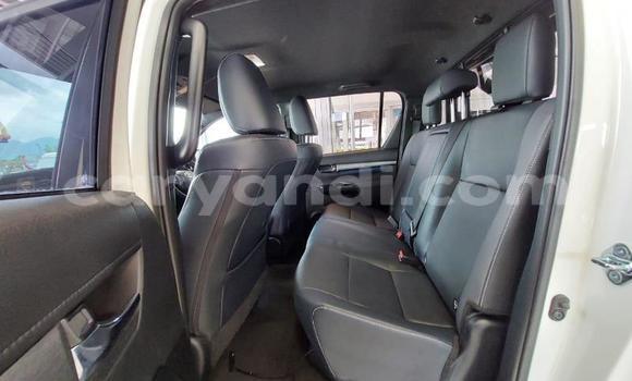 Acheter Occasion Voiture Toyota Hilux Blanc à Lusaka, Zambie Acheter Occasion Voiture Toyota Hilux Blanc à Lusaka, Zambie
