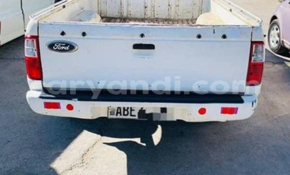 Nunua Ilio tumika Ford Sierra Nyeupe Gari ndani ya Lusaka nchini Zambia Nunua Ilio tumika Ford Sierra Nyeupe Gari ndani ya Lusaka nchini Zambia