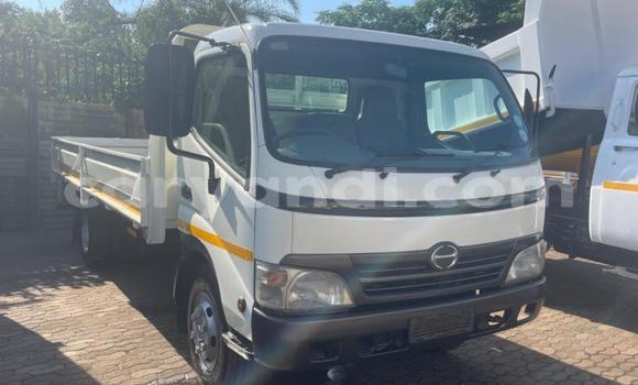 Buy Used Hino 300 Series White Truck in Kitwe in Zambia Buy Used Hino 300 Series White Truck in Kitwe in Zambia