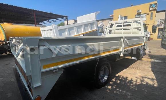 Buy Used Hino 300 Series White Truck in Kitwe in Zambia Buy Used Hino 300 Series White Truck in Kitwe in Zambia