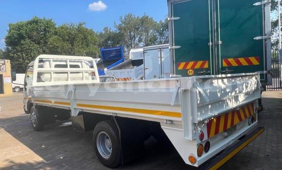 Buy Used Hino 300 Series White Truck in Kitwe in Zambia Buy Used Hino 300 Series White Truck in Kitwe in Zambia