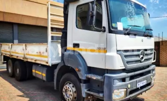 Buy Used Mercedes–Benz Truck White Truck in Lusaka in Zambia