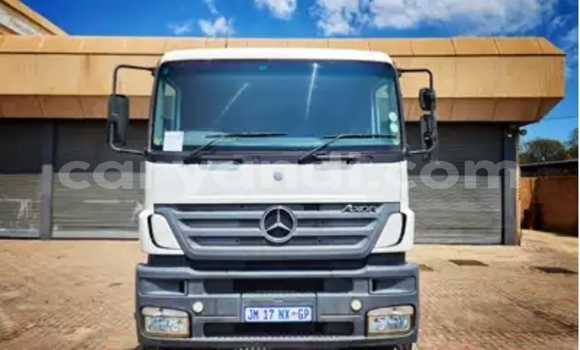 Buy Used Mercedes–Benz Truck White Truck in Lusaka in Zambia Buy Used Mercedes–Benz Truck White Truck in Lusaka in Zambia