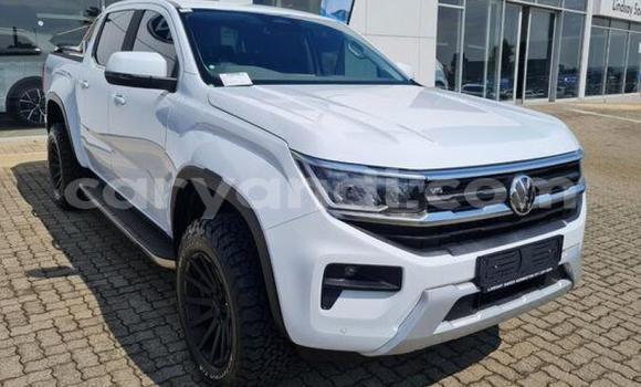 Buy Used Volkswagen Amarok White Car in Lusaka in Zambia Buy Used Volkswagen Amarok White Car in Lusaka in Zambia