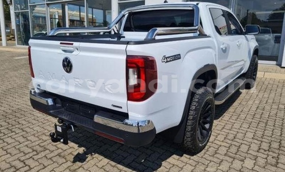 Buy Used Volkswagen Amarok White Car in Lusaka in Zambia Buy Used Volkswagen Amarok White Car in Lusaka in Zambia