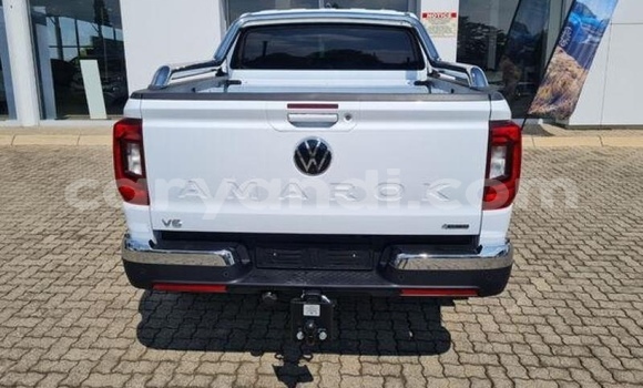 Buy Used Volkswagen Amarok White Car in Lusaka in Zambia Buy Used Volkswagen Amarok White Car in Lusaka in Zambia