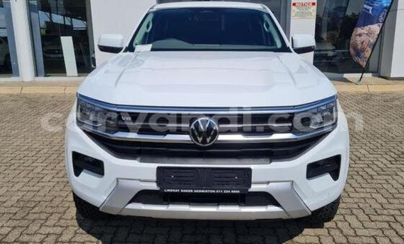 Buy Used Volkswagen Amarok White Car in Lusaka in Zambia Buy Used Volkswagen Amarok White Car in Lusaka in Zambia