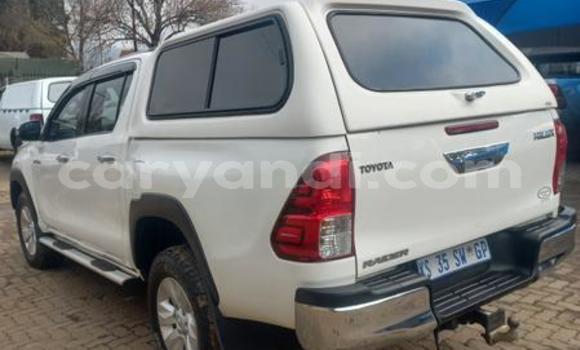 Buy Used Toyota Hilux White Car in Chilanga in Lusaka Buy Used Toyota Hilux White Car in Chilanga in Lusaka