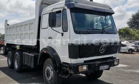 Tenga Tsaru Mercedes–Benz Tipper Chena Rori in Lusaka in Zambia Tenga Tsaru Mercedes–Benz Tipper Chena Rori in Lusaka in Zambia