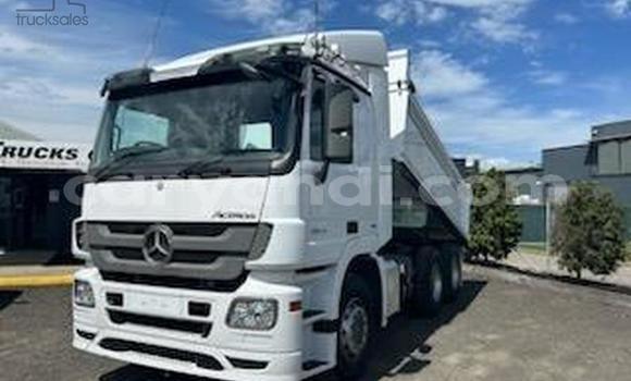 Tenga Tsaru Mercedes–Benz Tipper Chena Rori in Lusaka in Zambia Tenga Tsaru Mercedes–Benz Tipper Chena Rori in Lusaka in Zambia