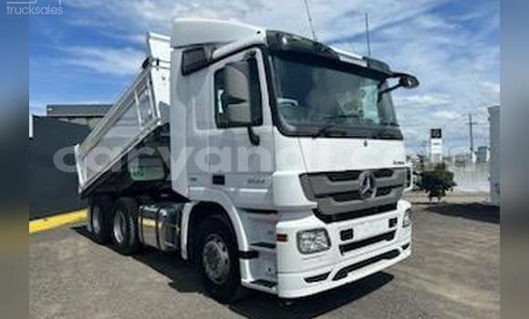 Tenga Tsaru Mercedes–Benz Tipper Chena Rori in Lusaka in Zambia Tenga Tsaru Mercedes–Benz Tipper Chena Rori in Lusaka in Zambia