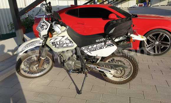Acheter Occasion Moto Suzuki DR Blanc à Lusaka, Zambie Acheter Occasion Moto Suzuki DR Blanc à Lusaka, Zambie